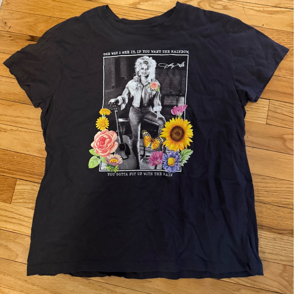 Medium‎ Dolly Parton tshirt - Picture 2 of 3